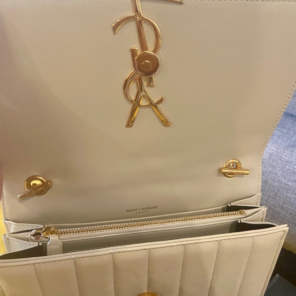 YSL Vicky Crossbody Vertical Quilted Shoulder bag - Picture 3 of 5